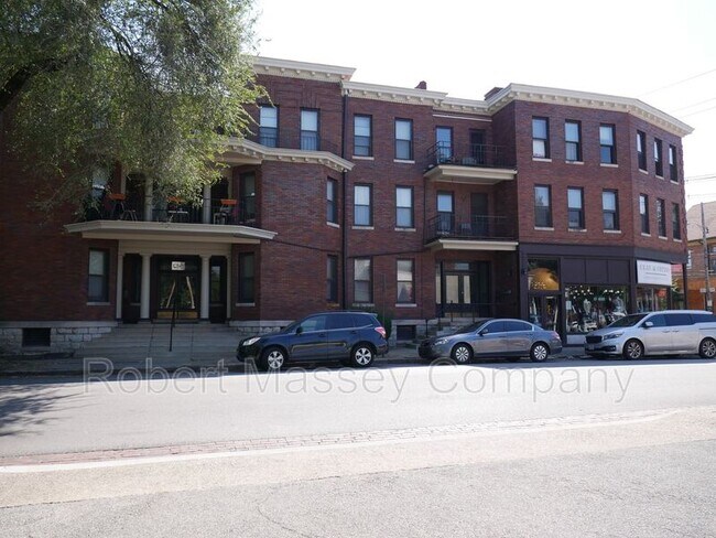 Primary Photo - 2004 Cherokee Pkwy