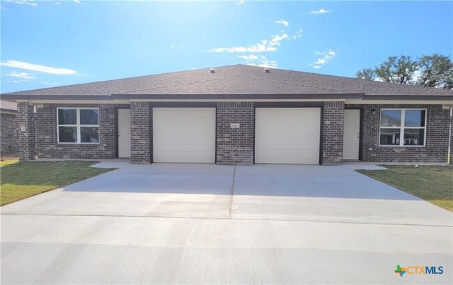 Primary Photo - 1810 Castroville Trl