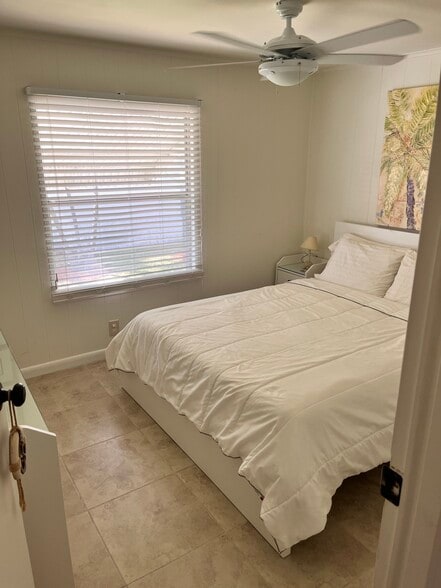 Building Photo - 618 N Silver Cir