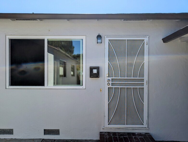 Building Photo - 22422 Walnut Cir S