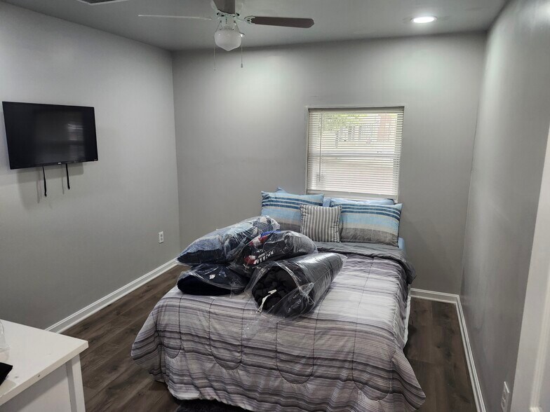 Bedroom - 10 Valley St