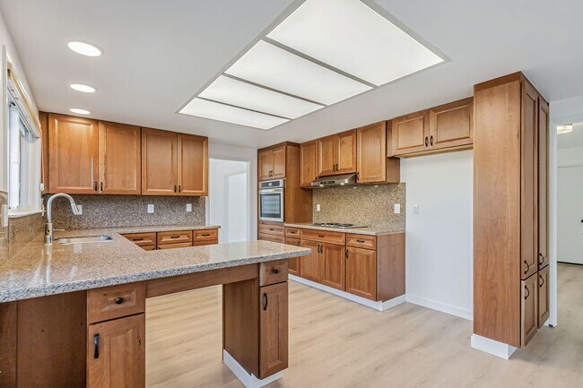 Building Photo - Stunning Updated Home in Almaden Valley