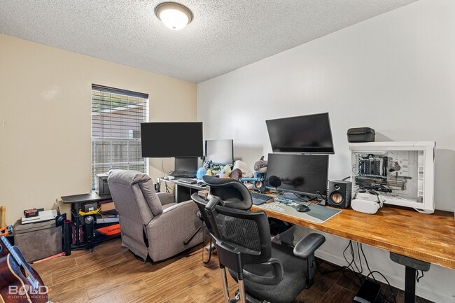 Building Photo - Check out this 3 bed 1 in Haughton