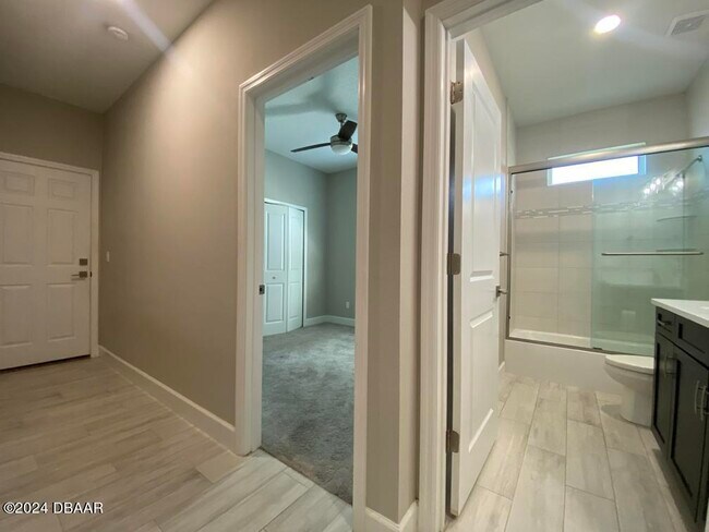 Building Photo - 272 Catriona Dr