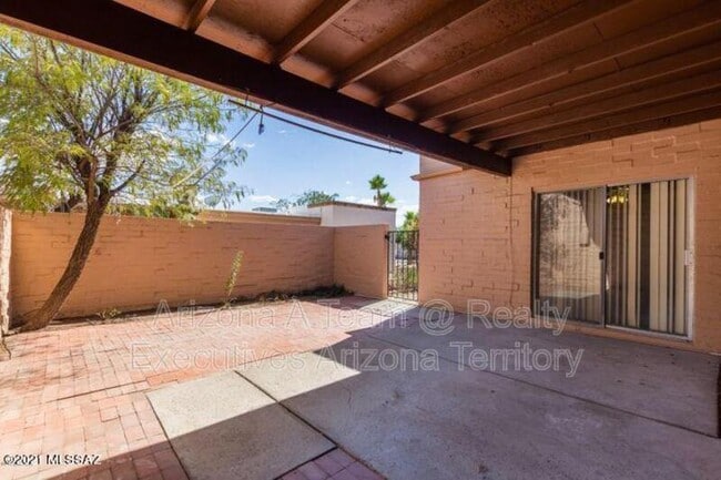 Building Photo - 4210 E Presidio Rd