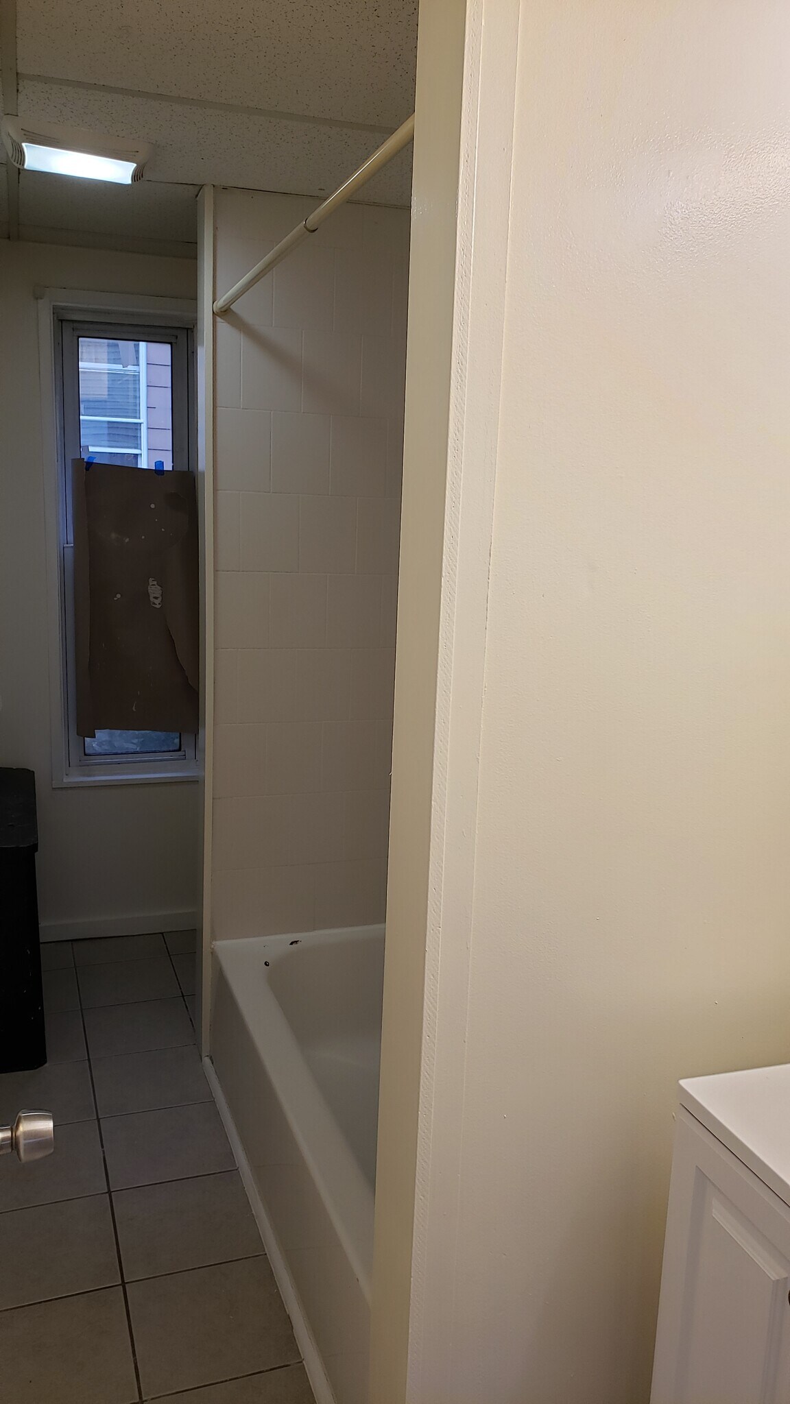 bathroom - 23 Shelby St