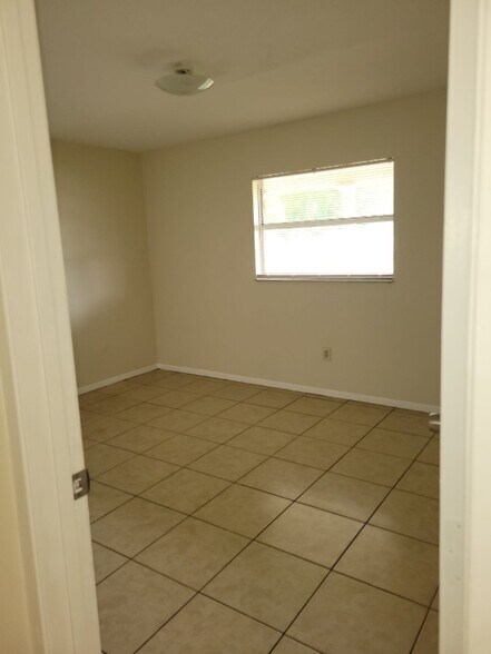 Building Photo - 119 Lake Rachard Dr