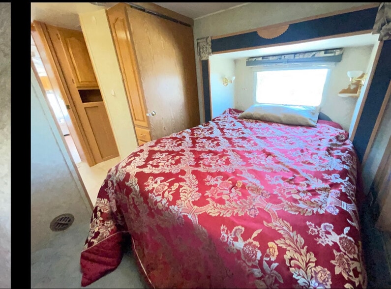 Building Photo - 181 Ada Ave