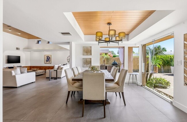 Building Photo - 8101 E Del Timbre Dr