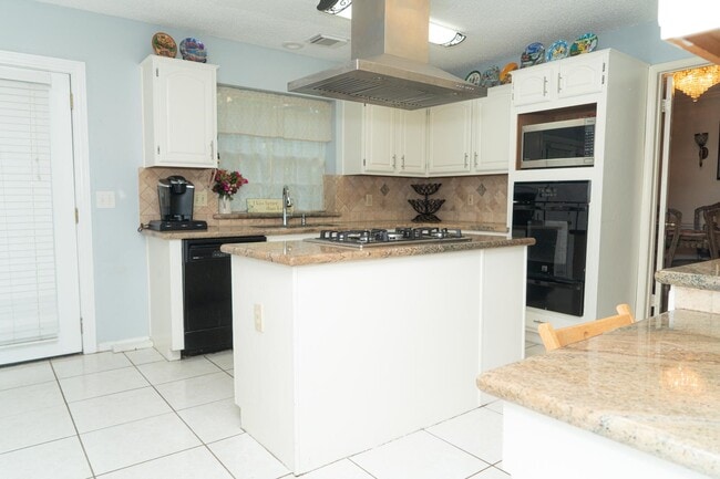 Building Photo - 7818 Clover Knoll Ct