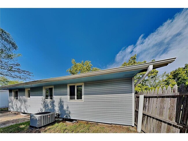 Building Photo - 11255 Arrowhead St NW