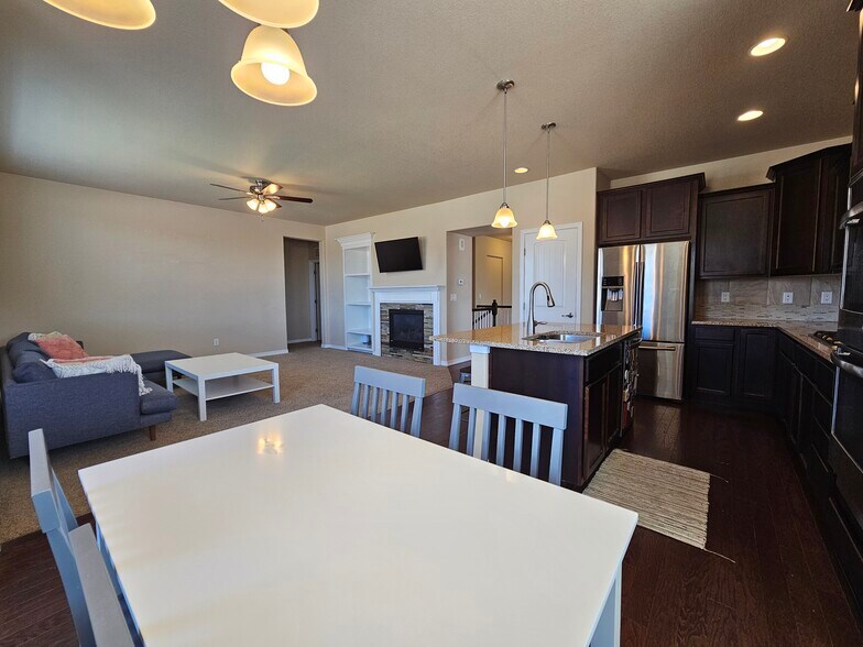 Building Photo - 5910 Traditions Dr