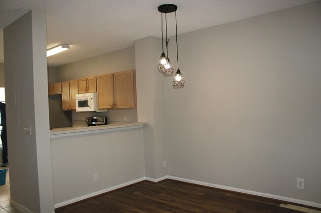 Building Photo - 6984 Stoney Creek Cir