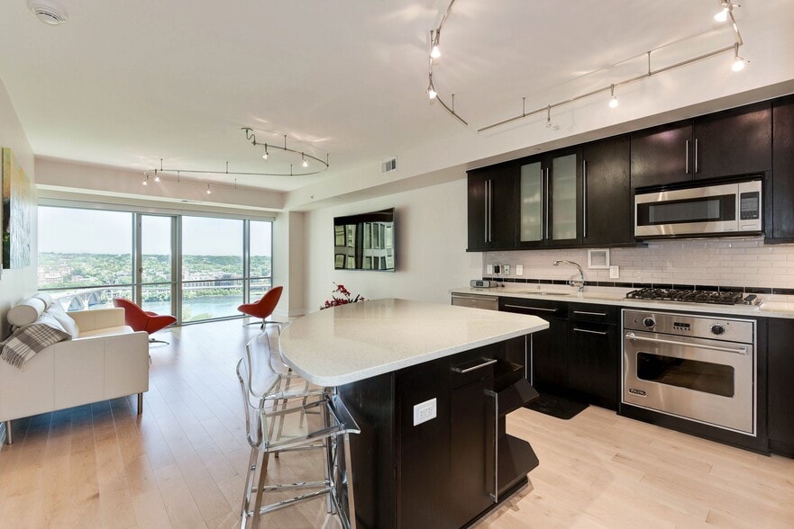 Building Photo - 1111 19th St N