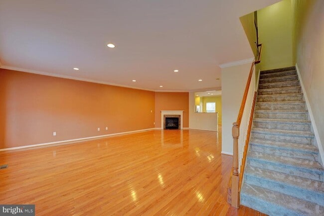 Building Photo - 536 Van Dyke Cir