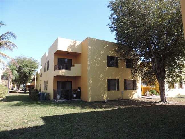 Building Photo - 566 NW 114th Ave