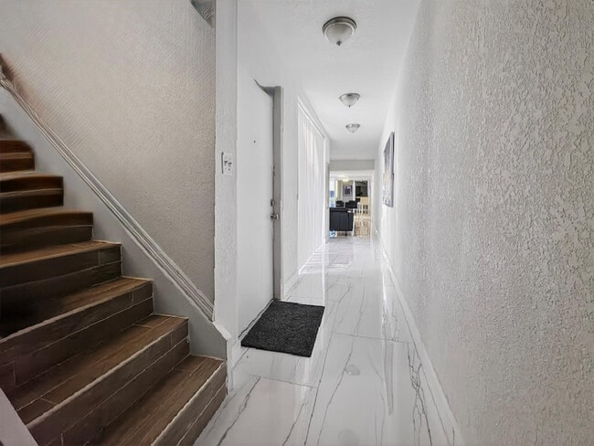 Building Photo - 8401 W Sample Rd