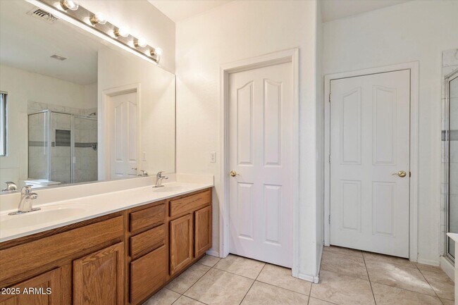 Building Photo - 12565 W Apodaca Dr
