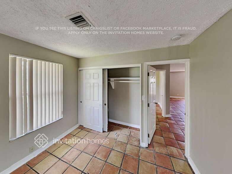 Building Photo - 5808 NW 19th Ct