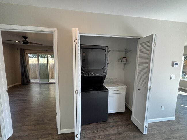 Building Photo - 851 N Vulcan Ave