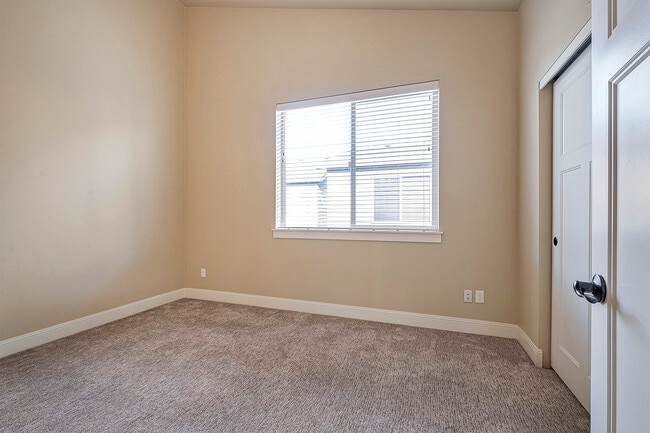 Building Photo - 14427 SW Meridian St