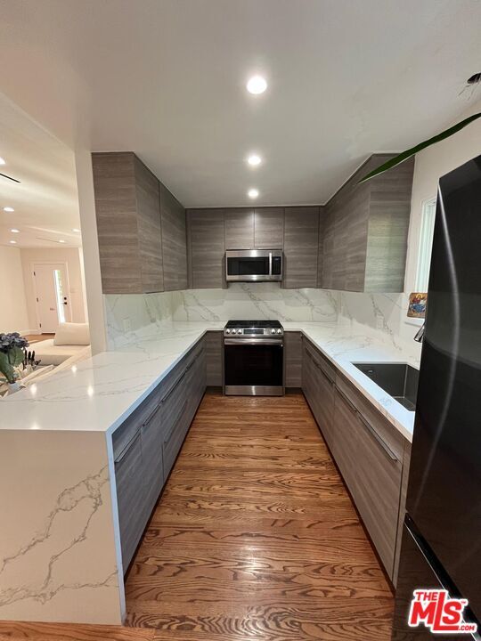 Building Photo - 9420 Creemore Dr