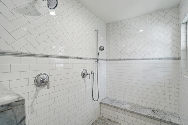 Building Photo - 751 Bison Dr