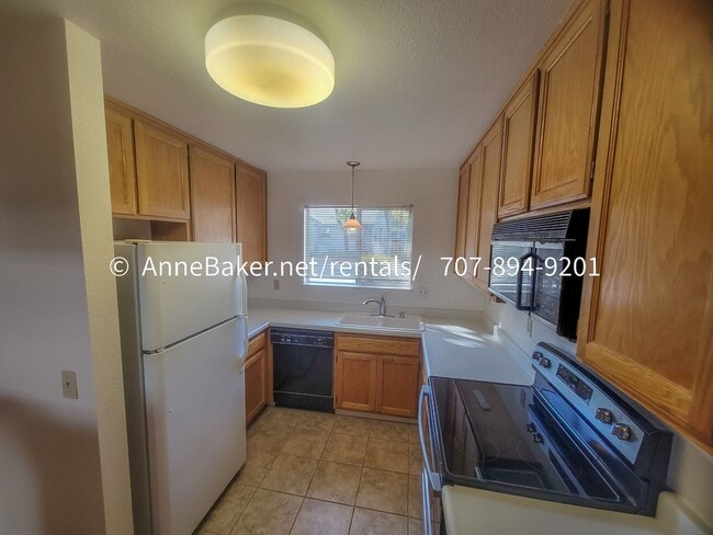 Building Photo - Cloverdale Meadow Condo Available Now