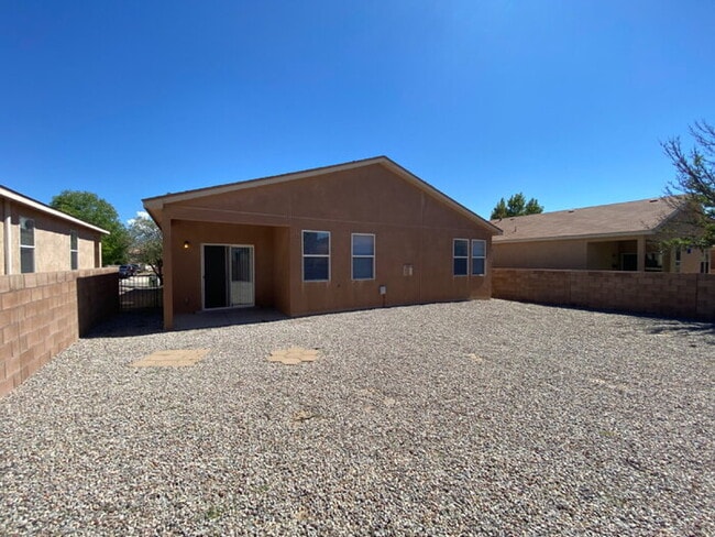 Building Photo - 3 Bedroom/2 Bath in Cabezon Subdivision