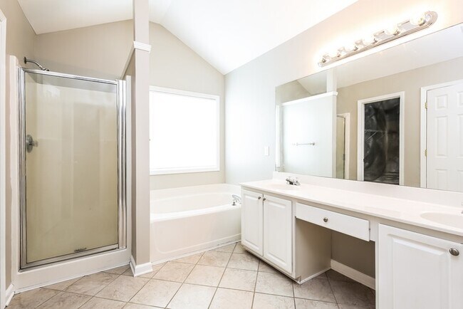 Building Photo - Spacious 4 Bedroom Duncan Home