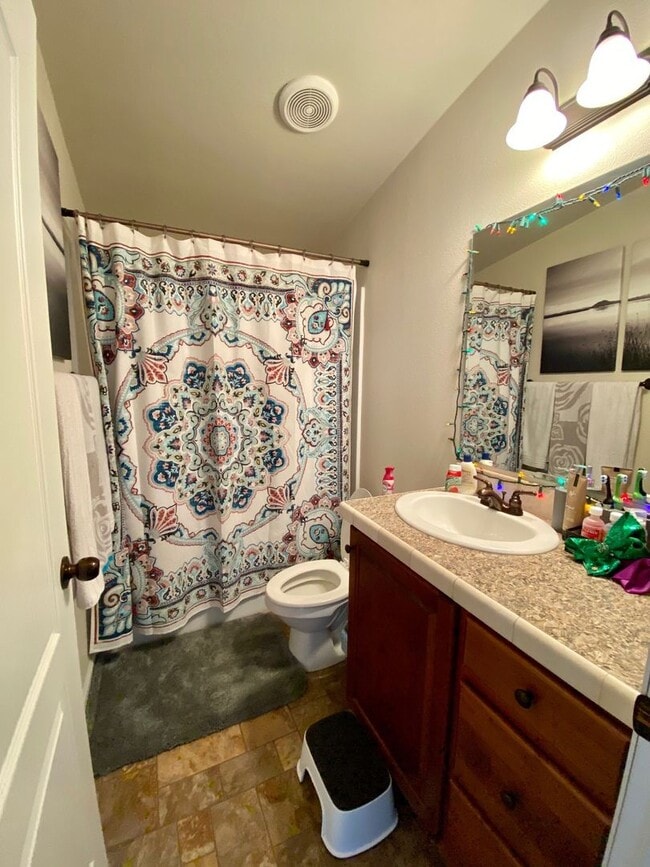 Building Photo - Hellgate Elementary School Area - 3 Bed, 2 Bath, Garage and a Fenced Yard