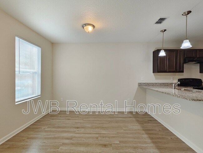 Building Photo - 681 Melba St