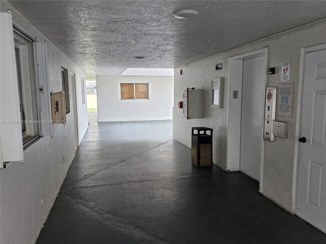 Building Photo - 6060 W 21st Ct