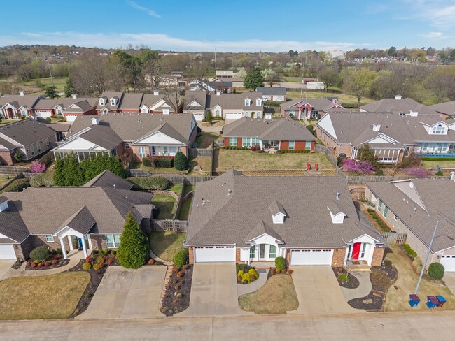 Building Photo - 17 Jeffrey Way