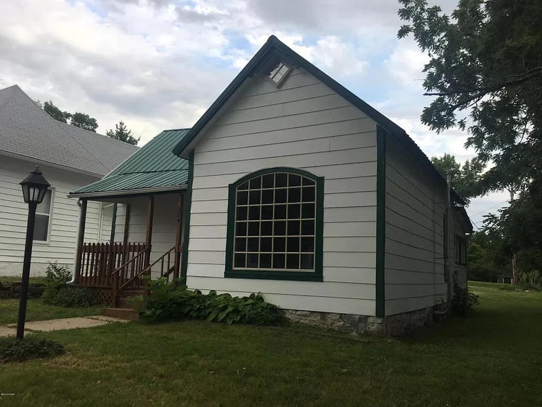 Street view - 924 W 1st St