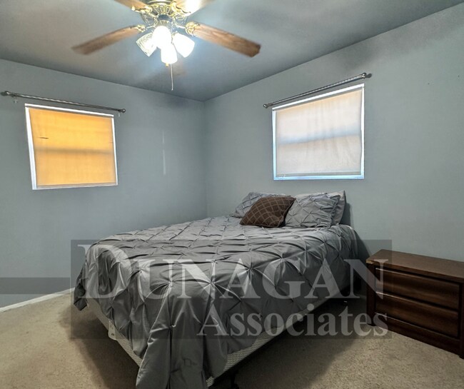 Building Photo - 3 Bedroom 1.5 Bath - Furnished