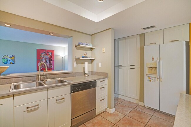 Building Photo - 1831 Sabal Palm Dr