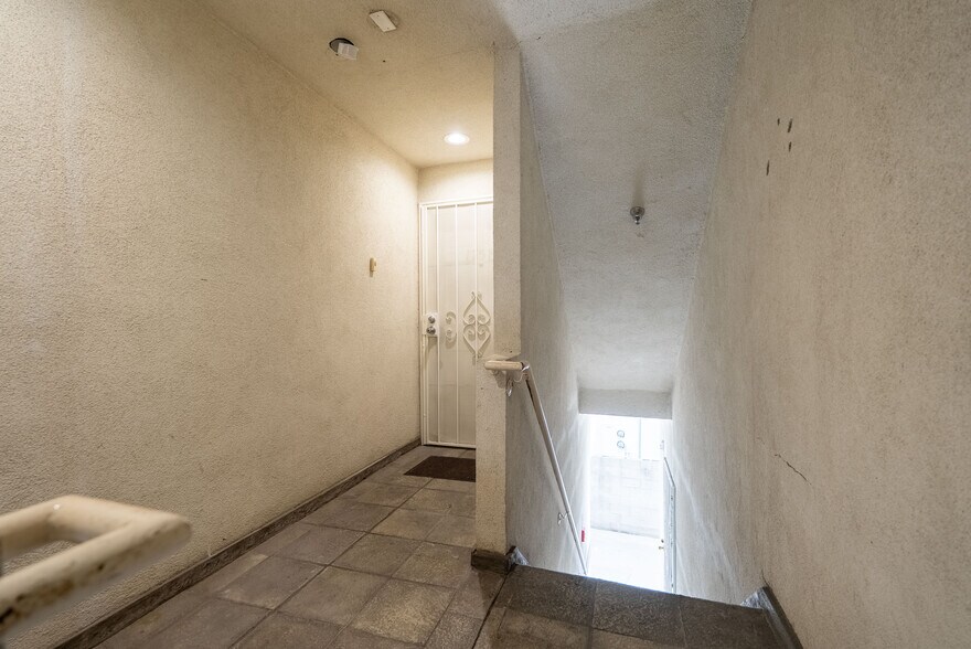 Building Photo - 1758 N Alexandria Ave