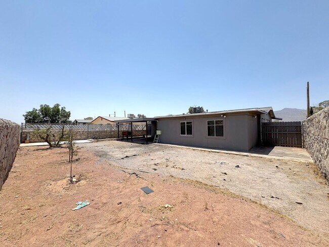 Building Photo - Northeast El Paso 4 Bed Refrig A/C