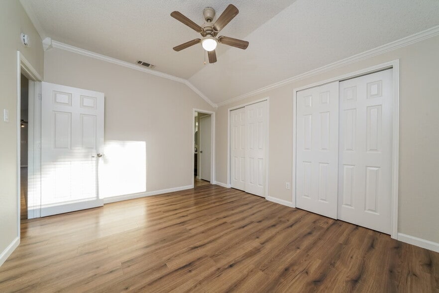 Building Photo - 6732 Woodsmoke Way