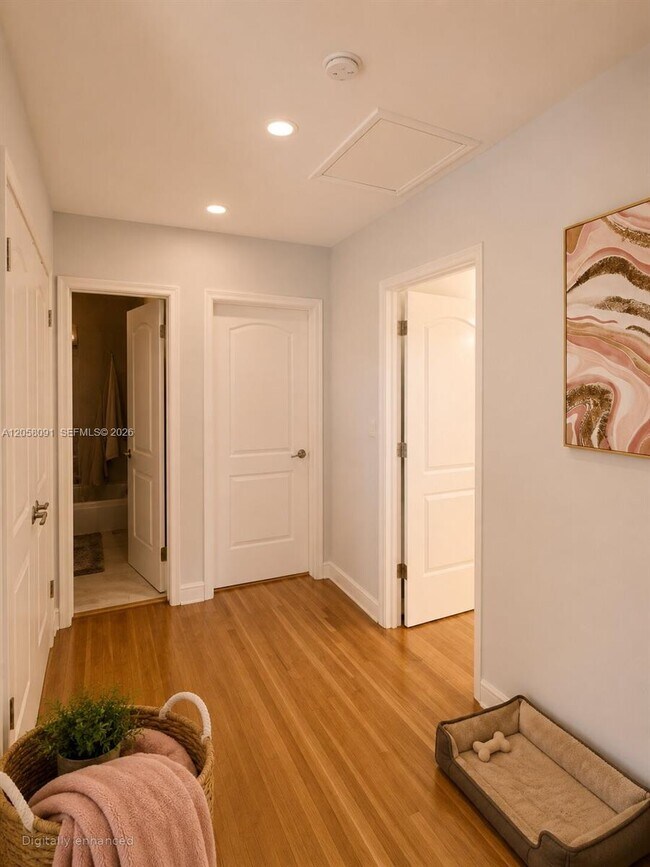 Building Photo - 565 NE 179th Dr