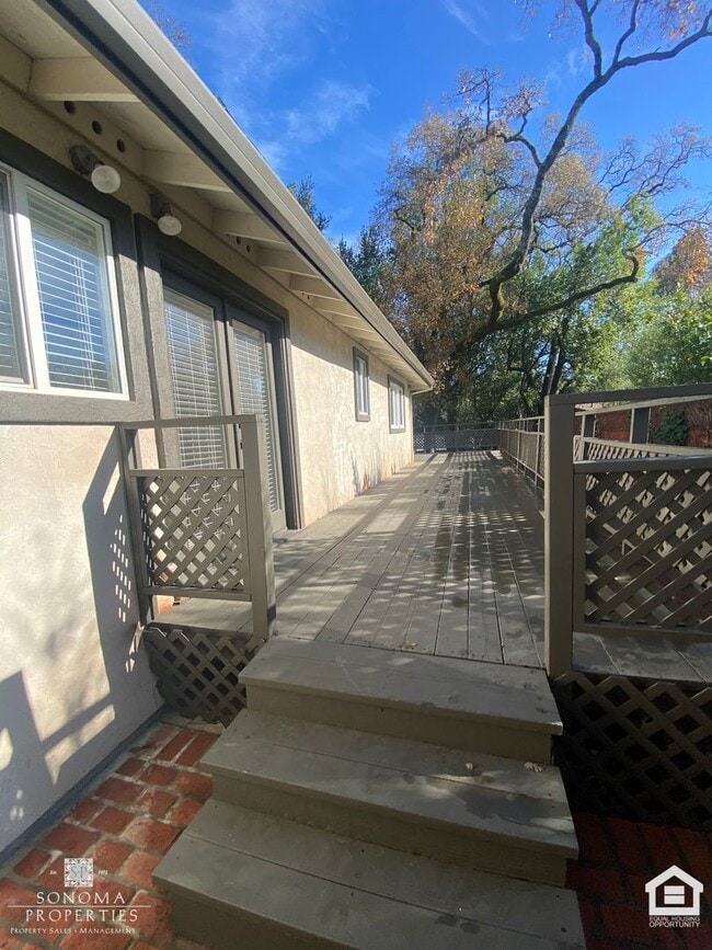 Building Photo - Updated 3bd+ Home In Glen Ellen