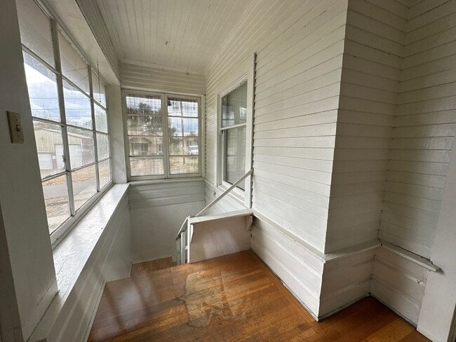 Building Photo - 1405 Canby St