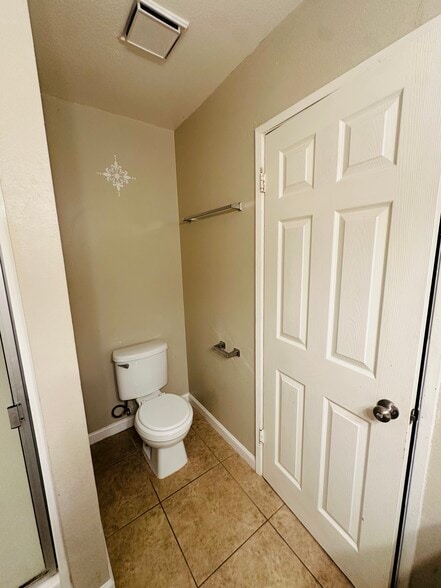 master bath - 6005 Hill Dale Ct