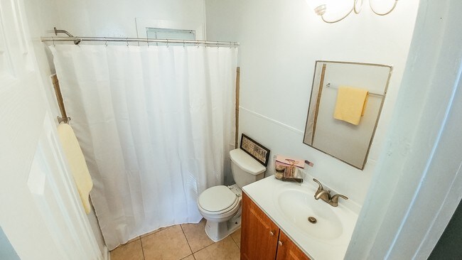 Interior Photo - 3008-3014 Truxillo St