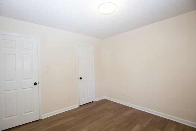 Building Photo - 330 Conifer Dr