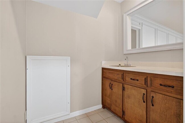 Building Photo - 5340 Tally Green Dr