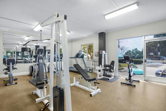 Building Photo - 1131 Stringers Ridge Rd