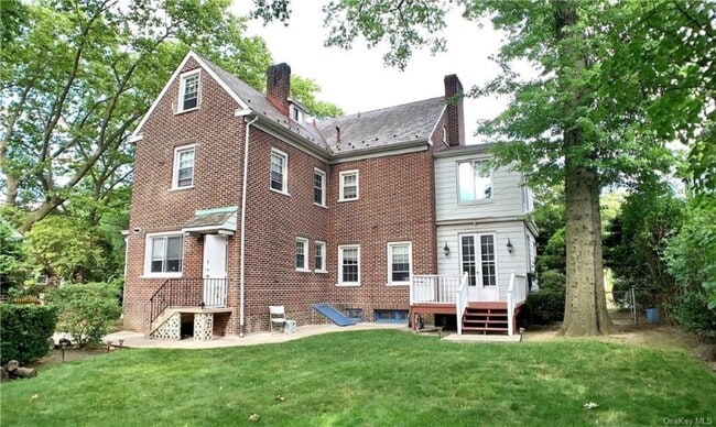 Building Photo - 0 Primrose Ave