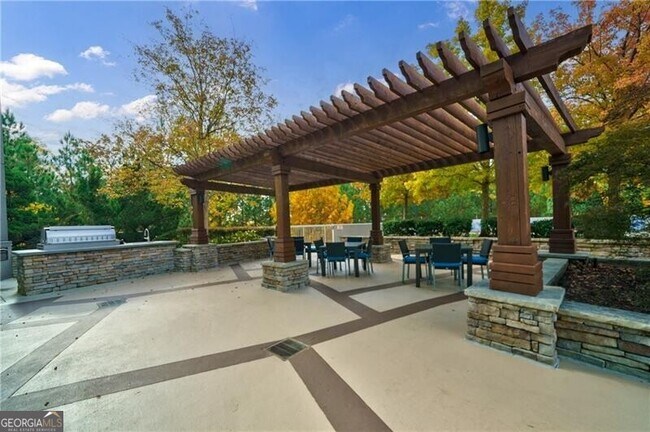 Building Photo - 3300 Windy Ridge Pkwy SE